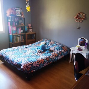 3 室のベッドルーム、デスク、アイロン / アイロン台、WiFi (無料)