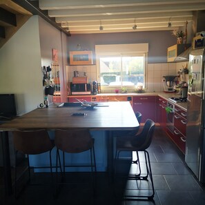 Køleskab, mikrobølgeovn, ovn, kogeplade