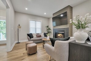 Smart TV, fireplace