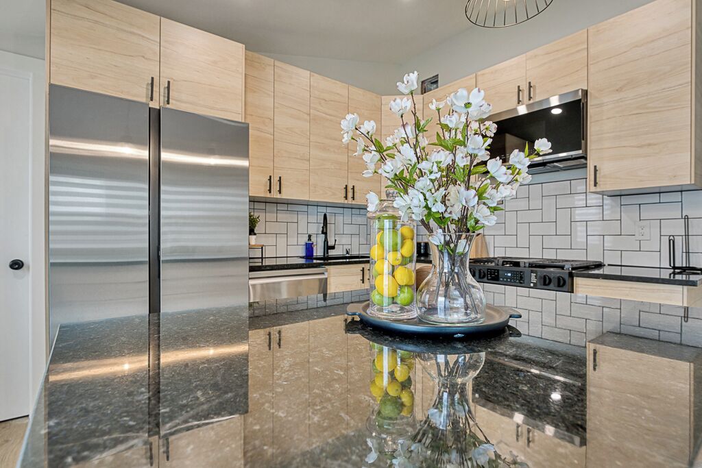 ثلاجة، ميكروويف، فرن، موقد طهي مسطح