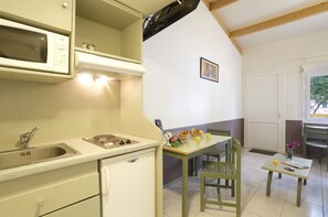 Fridge, microwave, stovetop, toaster