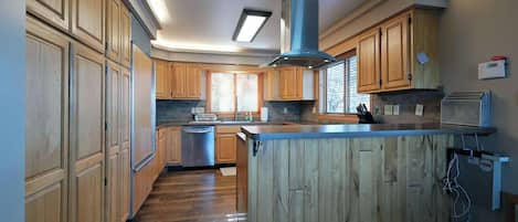 Cabin, nhiều giường, lò sưởi | Bếp riêng | Tủ lạnh, lò vi sóng, lò nướng, bếp nấu
