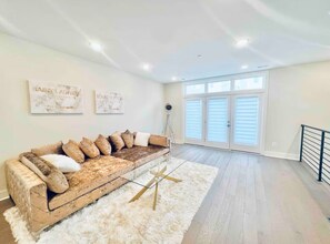 Smart TV - Luxurious 3BDR Penthouse Rooftop Monument Views @H ST Corridor Free Cancellation (Washington)