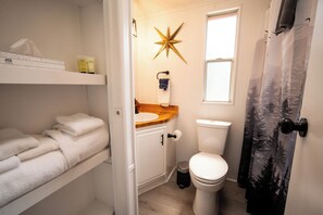 Towels - Alpine Lodge & RV Park - Cabin (Cascade)