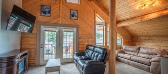 Mountain Lodge With Private Deck