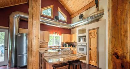 Mountain Lodge With Private Deck