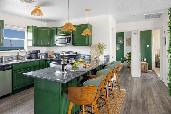 Fridge, microwave, oven, stovetop - Views! Beachside home with private deck with soft Water / RO drinking water (Surfside Beach)