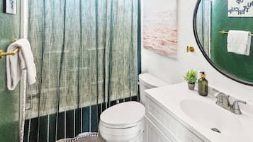 Dusche, Haartrockner, Bidet, Handtücher