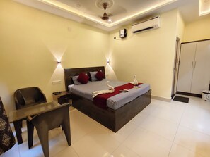 Cottage | Soundproofing, bed sheets - Sea Wander Beach Resort (Kanthi)