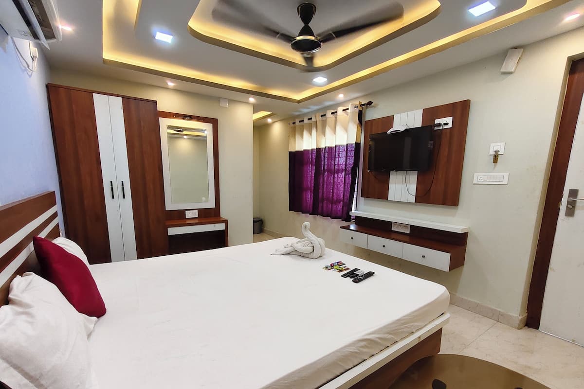 Deluxe Room Side Sea view  | Soundproofing, bed sheets