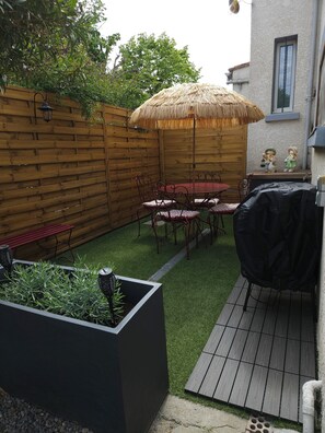 Outdoor dining - Le Nid de Moline - Cosy cocoon (Villemoustaussou)