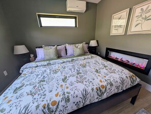 1 bedroom, in-room safe, desk, iron/ironing board