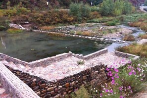 Property grounds - Beijing Simatai Spring Wind Changzhu Inn (Beijing)