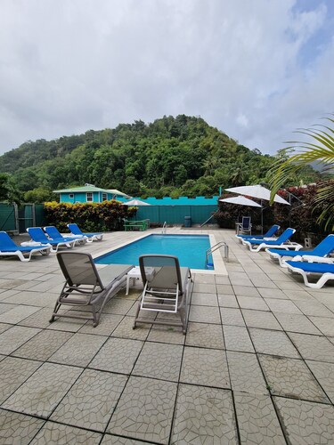 Charming 1-bedroom apartment with WiFi, AC, swimming pool, in lovely Soufrière