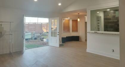 Spacious 4-bedroom house in beautiful Orange with WiFi, AC