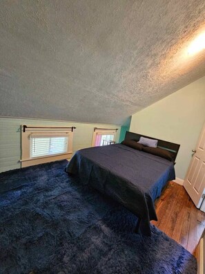 2 室のベッドルーム、セーフティボックス (室内)、アイロン / アイロン台、旅行用ベビーベッド