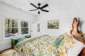 2 bedrooms, desk, iron/ironing board, travel cot