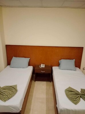 Habitación superior con 1 cama matrimonial o 2 individuales | Wifi gratis 