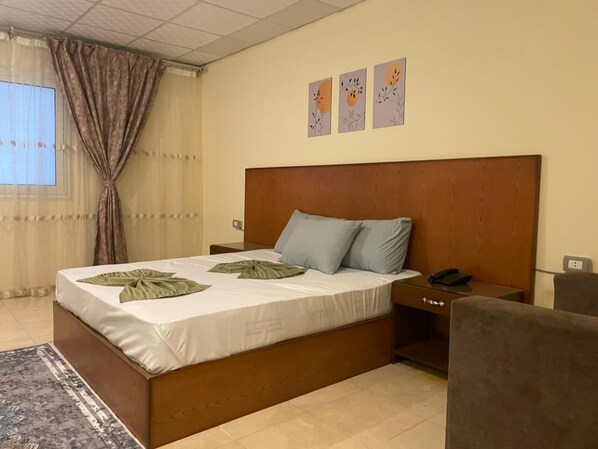 Standard Single Room, 1 King Bed | Free WiFi, bed sheets - Verssailles Pyramids Hotel (Giza)