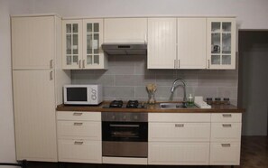 Fridge, microwave, oven, stovetop - The window on the Farfa (Lazio)