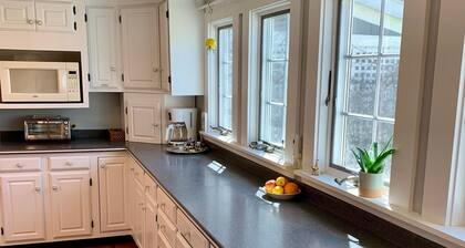 Charming 4-bedroom Colonial in lovely Keene with WiFi, AC