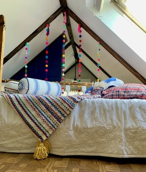 4 bedrooms, desk, iron/ironing board, free WiFi