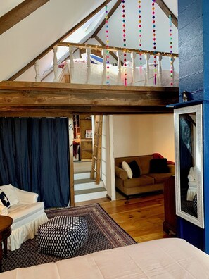 4 bedrooms, desk, iron/ironing board, free WiFi