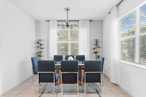 Dining - Super Trend (Kissimmee)