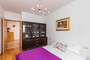 2 habitaciones, tabla de planchar con plancha y wifi gratis 