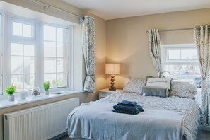 3 slaapkamers, een strijkplank/strijkijzer, wifi, beddengoed