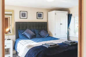 3 makuuhuonetta, silitysrauta/-lauta, Wi-Fi, vuodevaatteet