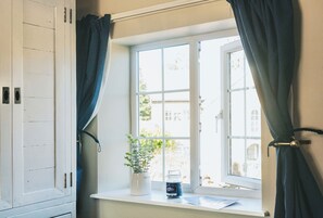 Interior - Spacious 3-Bed Flat | Sleeps 6 | Free Parking & Wi-Fi | Near Harrogate & Leeds (Spofforth)