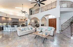 TV connectée, cheminée, baby-foot