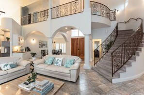 TV connectée, cheminée, baby-foot