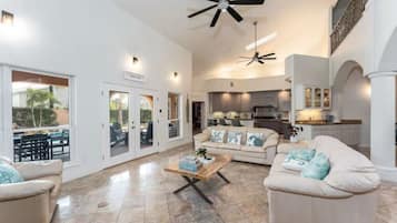 Smart-TV, Kamin, Tischfußball