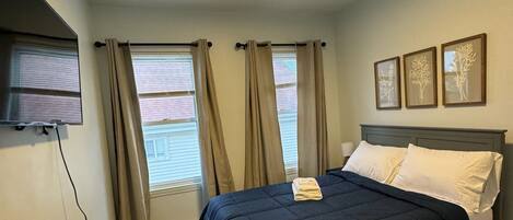 2 bedrooms, desk, iron/ironing board, WiFi