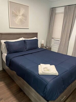 2 habitaciones, escritorio, tabla de planchar con plancha y wifi