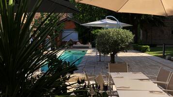 Seasonal outdoor pool