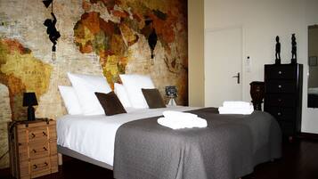 Eenvoudige driepersoonskamer, en-suite badkamer, uitzicht op tuin (Voyage) | Een laptopwerkplek, gratis wifi