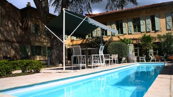 Piscine extérieure (ouverte en saison)