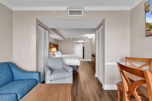 Free WiFi, bed sheets - Beachfront Studio w/ Balcony & Resort Pools (Myrtle Beach)
