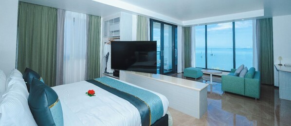 Executive Room, Beachfront | Minibar, in-room safe, individually decorated, individually furnished