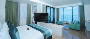 Minibar, in-room safe, individually decorated, individually furnished