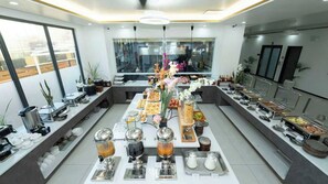 Free daily buffet breakfast - Wyndham Garden Wailoaloa Beach Fiji (Nadi)