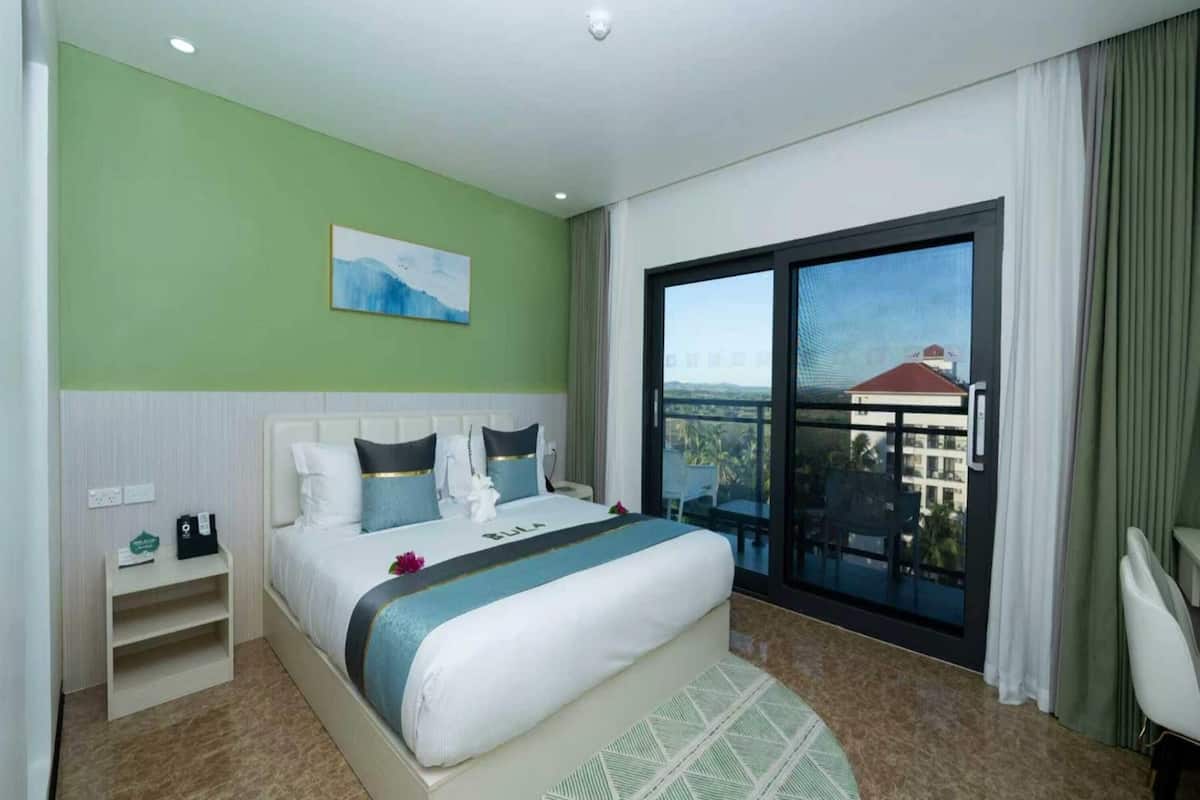 Chambre (Garden Oceanview King) | Minibar, coffres-forts dans les chambres, décoration personnalisée