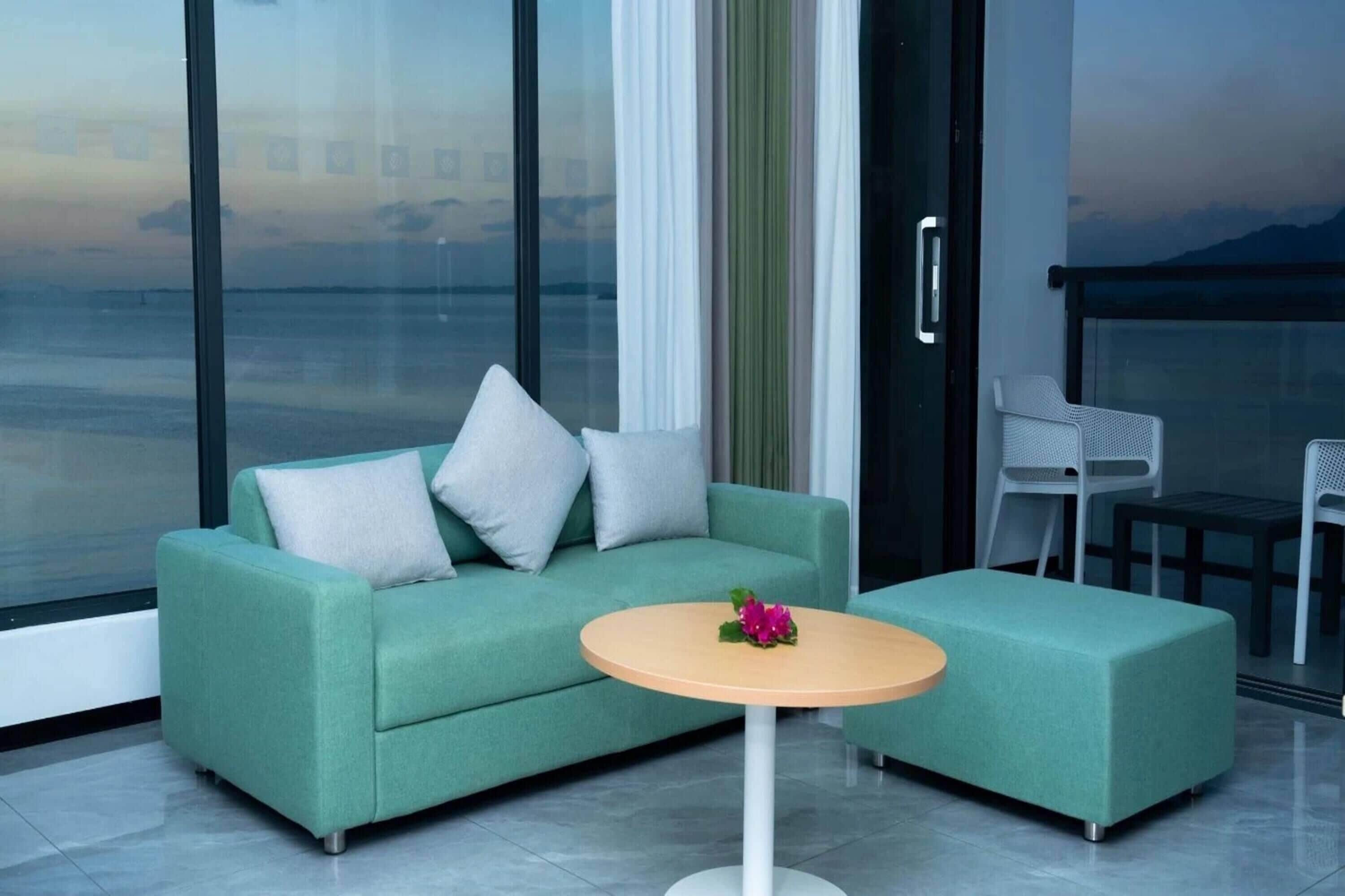 Executive Room, Beachfront | Minibar, in-room safe, individually decorated, individually furnished