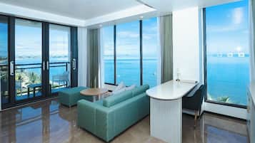 Executive Room, Beachfront | Minibar, in-room safe, individually decorated, individually furnished