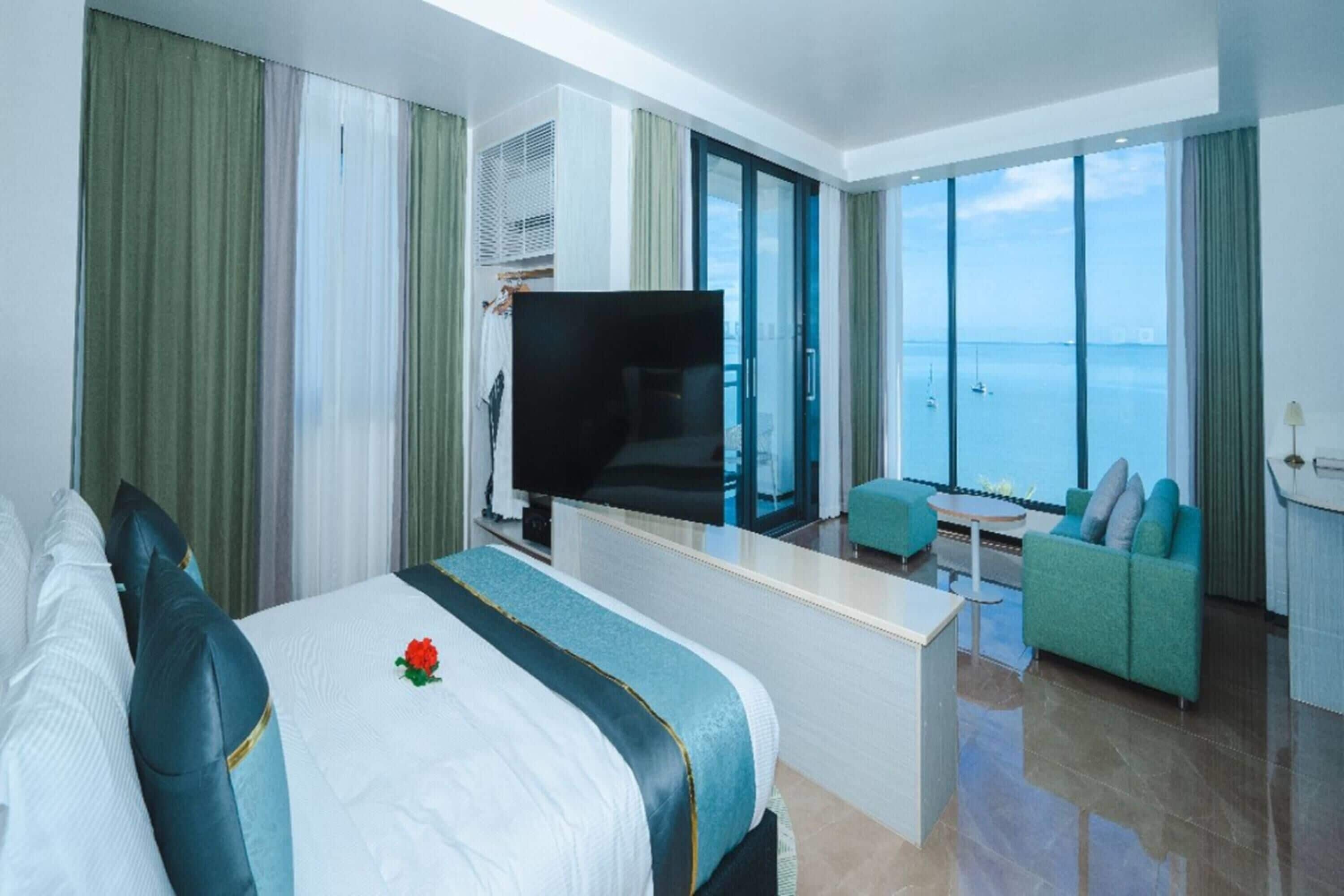 Executive Room, Beachfront | Minibar, in-room safe, individually decorated, individually furnished