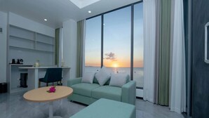 ห้องเอ็กเซกคิวทีฟ, ริมทะเล | มิน  ิบาร์, ตู้นิรภัยในห้องพัก, ผ้าม่านกันแสง, เตารีด/โต๊ะรีดผ้า