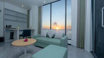 Executive Room, Beachfront | Minibar, in-room safe, individually decorated, individually furnished